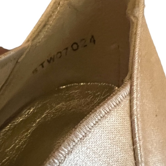 Vintage Stuart Weitzman for Mr. Seymour cream Satin Pump Size 7.5 M, Almond Toe - Picture 9 of 11